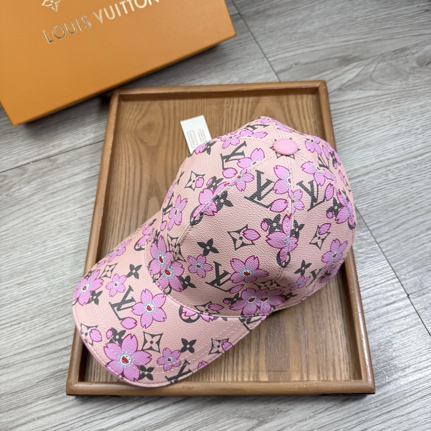 🌹。L家。【超A品质】最新款！时尚潮流，高端做工！每一个帽子都是用心之作！牛津材质！头层牛皮！配盒子、防