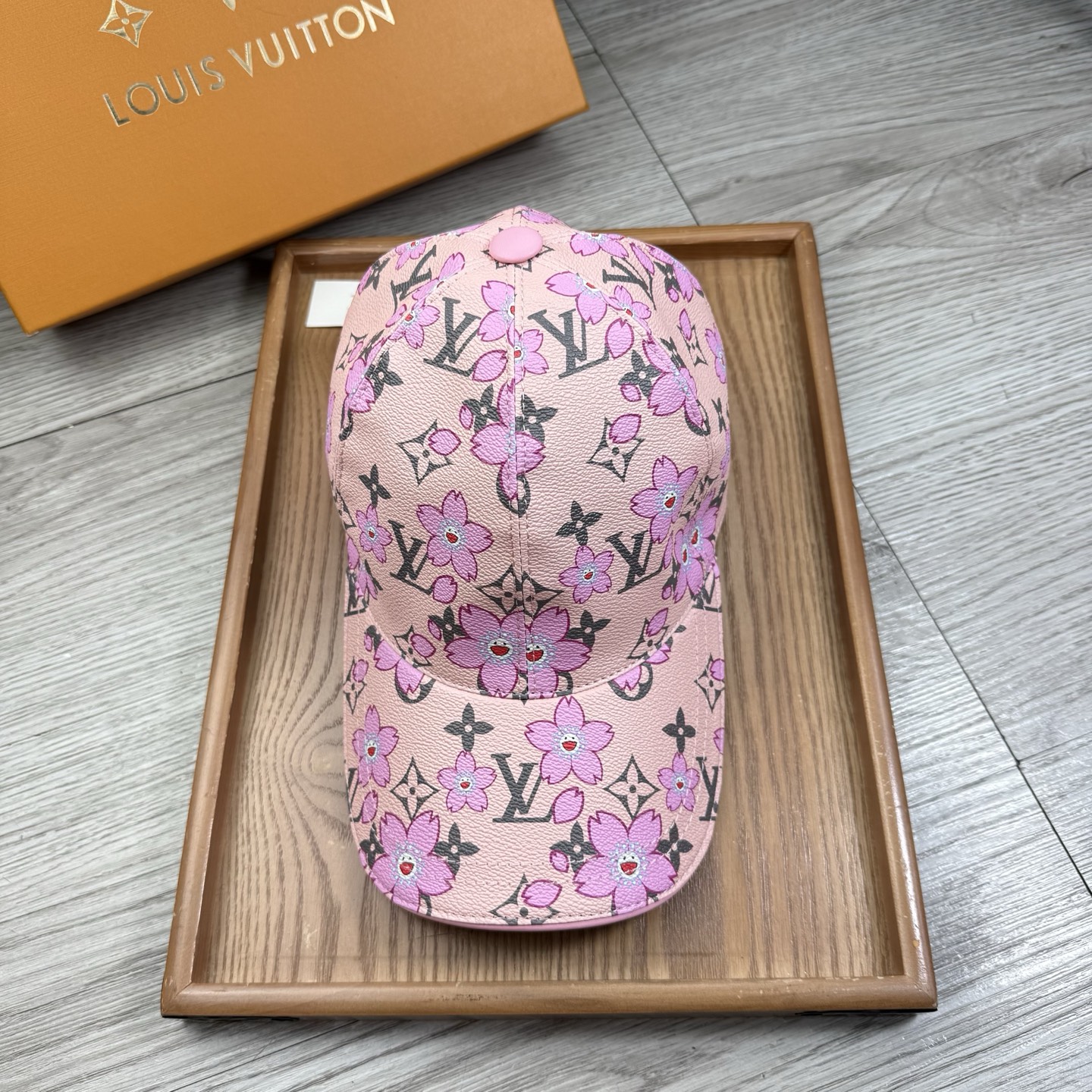 🌹。L家。【超A品质】最新款！时尚潮流，高端做工！每一个帽子都是用心之作！牛津材质！头层牛皮！配盒子、防