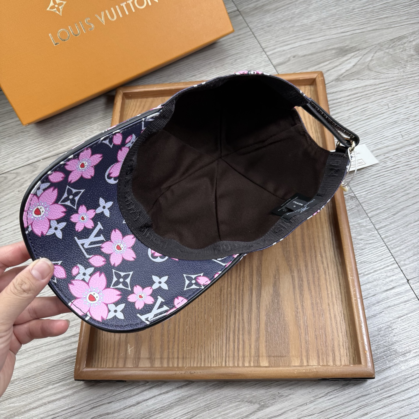 🌹。L家。【超A品质】最新款！时尚潮流，高端做工！每一个帽子都是用心之作！牛津材质！头层牛皮！配盒子、防
