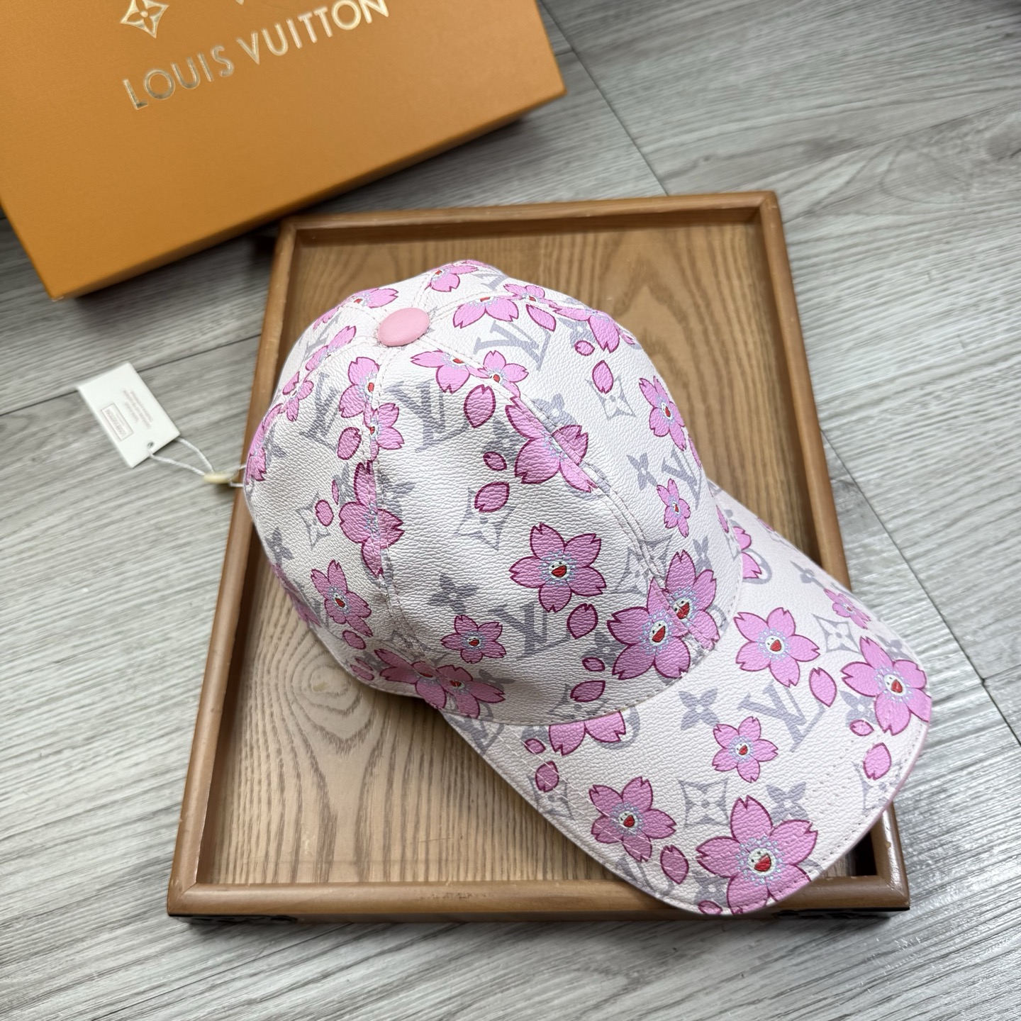 🌹。L家。【超A品质】最新款！时尚潮流，高端做工！每一个帽子都是用心之作！牛津材质！头层牛皮！配盒子、防