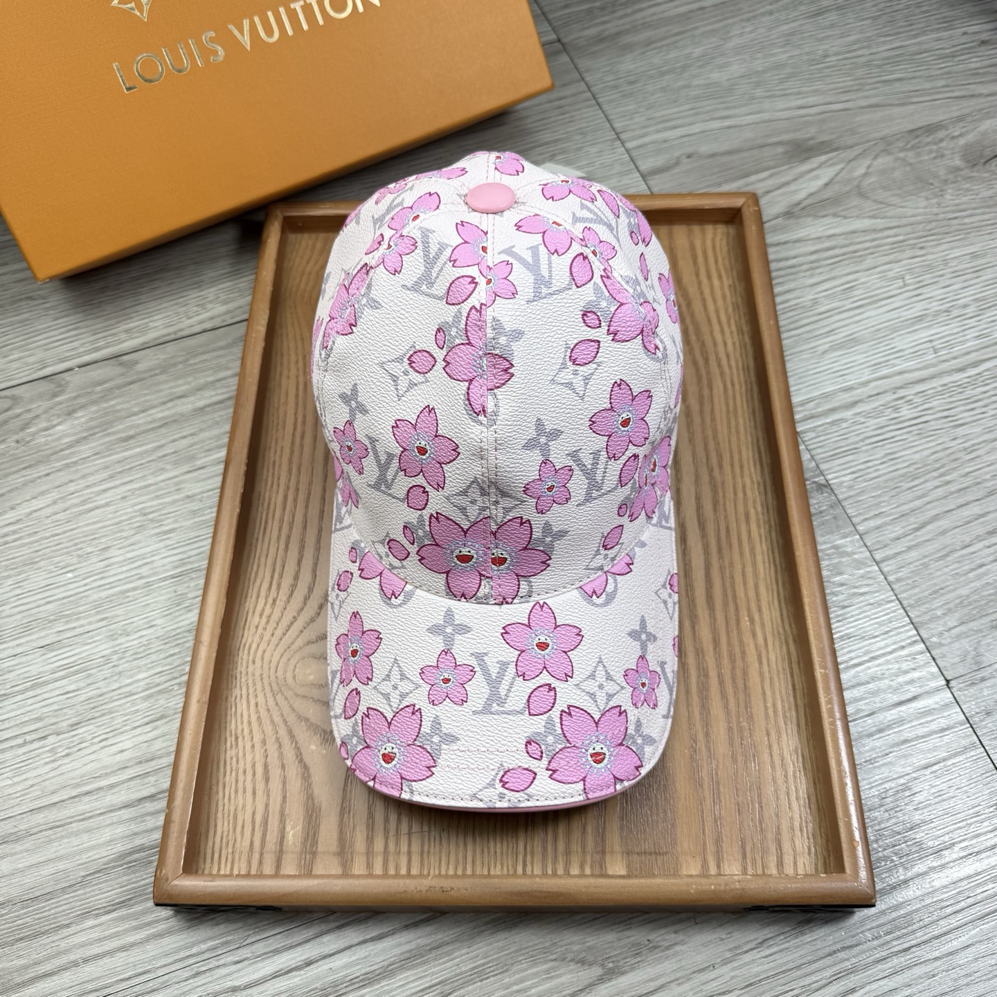🌹。L家。【超A品质】最新款！时尚潮流，高端做工！每一个帽子都是用心之作！牛津材质！头层牛皮！配盒子、防