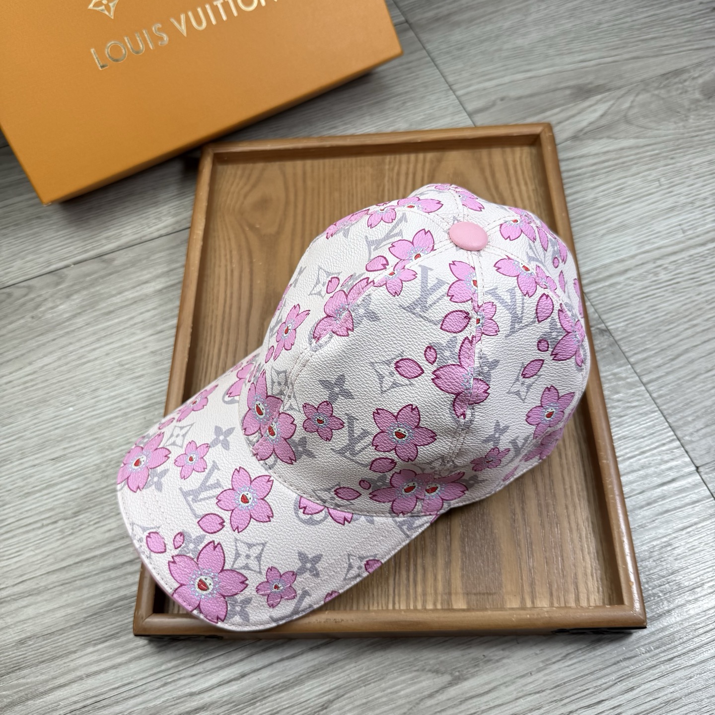 🌹。L家。【超A品质】最新款！时尚潮流，高端做工！每一个帽子都是用心之作！牛津材质！头层牛皮！配盒子、防