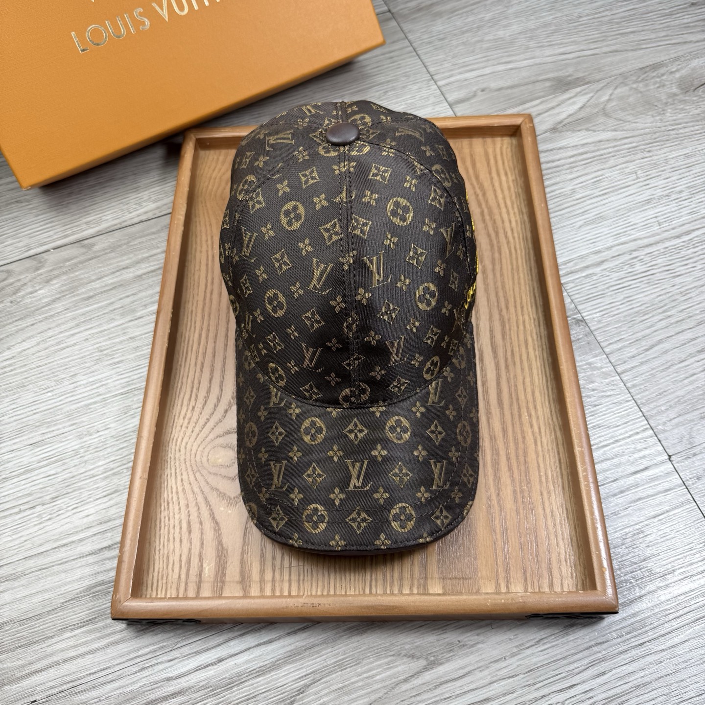 🌹。L家。【超A品质】最新款！时尚潮流，高端做工！每一个帽子都是用心之作！牛津材质！头层牛皮！配盒子、防