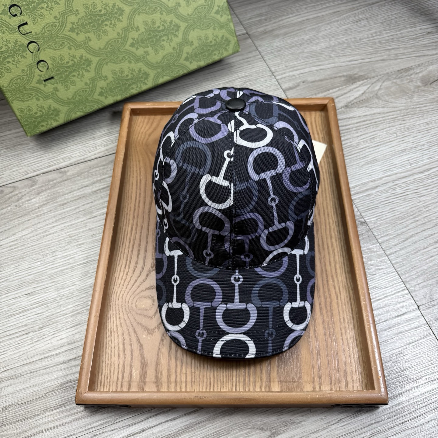 🌹。G家。【超A品质】最新款！时尚潮流，高端做工！每一个帽子都是用心之作！牛津材质！头层牛皮！配盒子、防