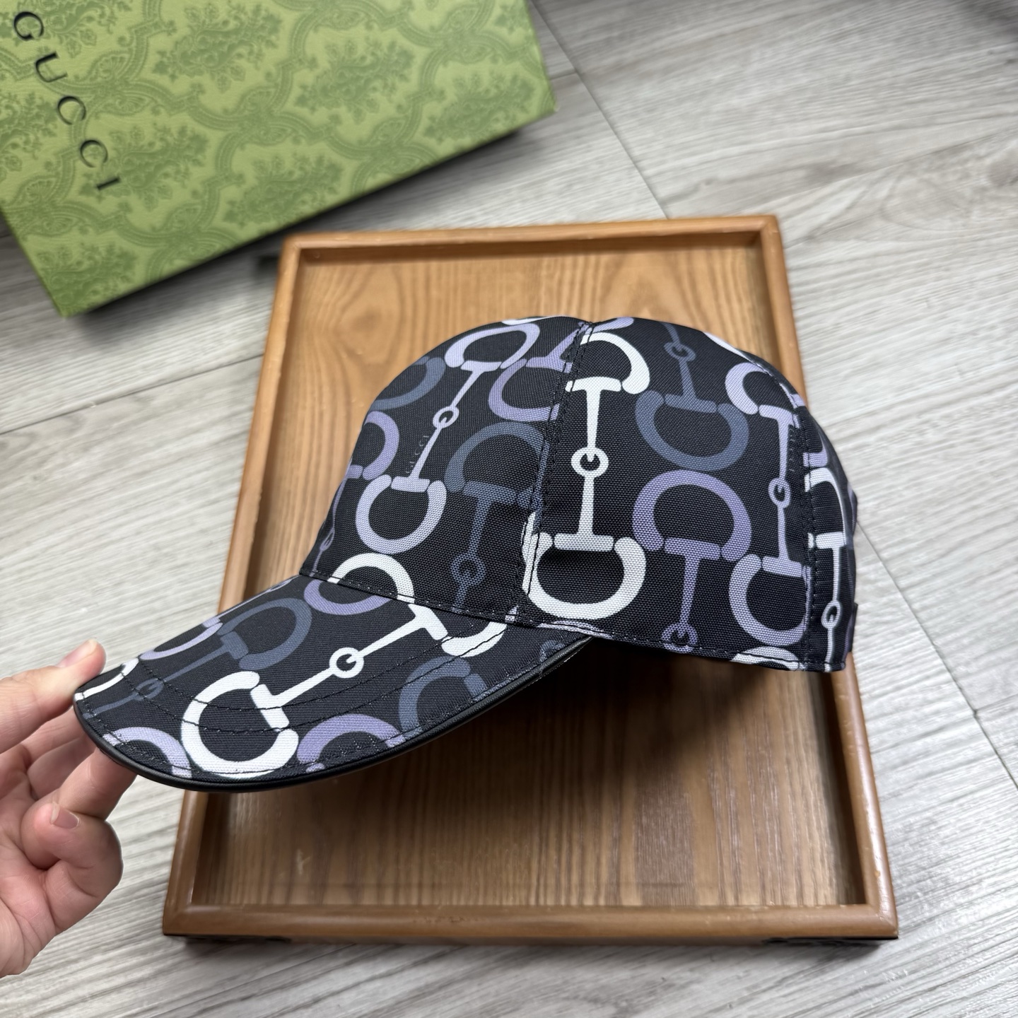 🌹。G家。【超A品质】最新款！时尚潮流，高端做工！每一个帽子都是用心之作！牛津材质！头层牛皮！配盒子、防