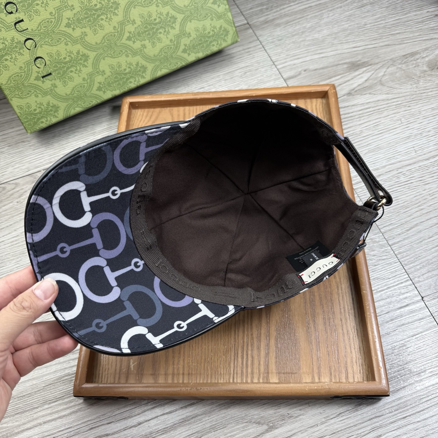 🌹。G家。【超A品质】最新款！时尚潮流，高端做工！每一个帽子都是用心之作！牛津材质！头层牛皮！配盒子、防