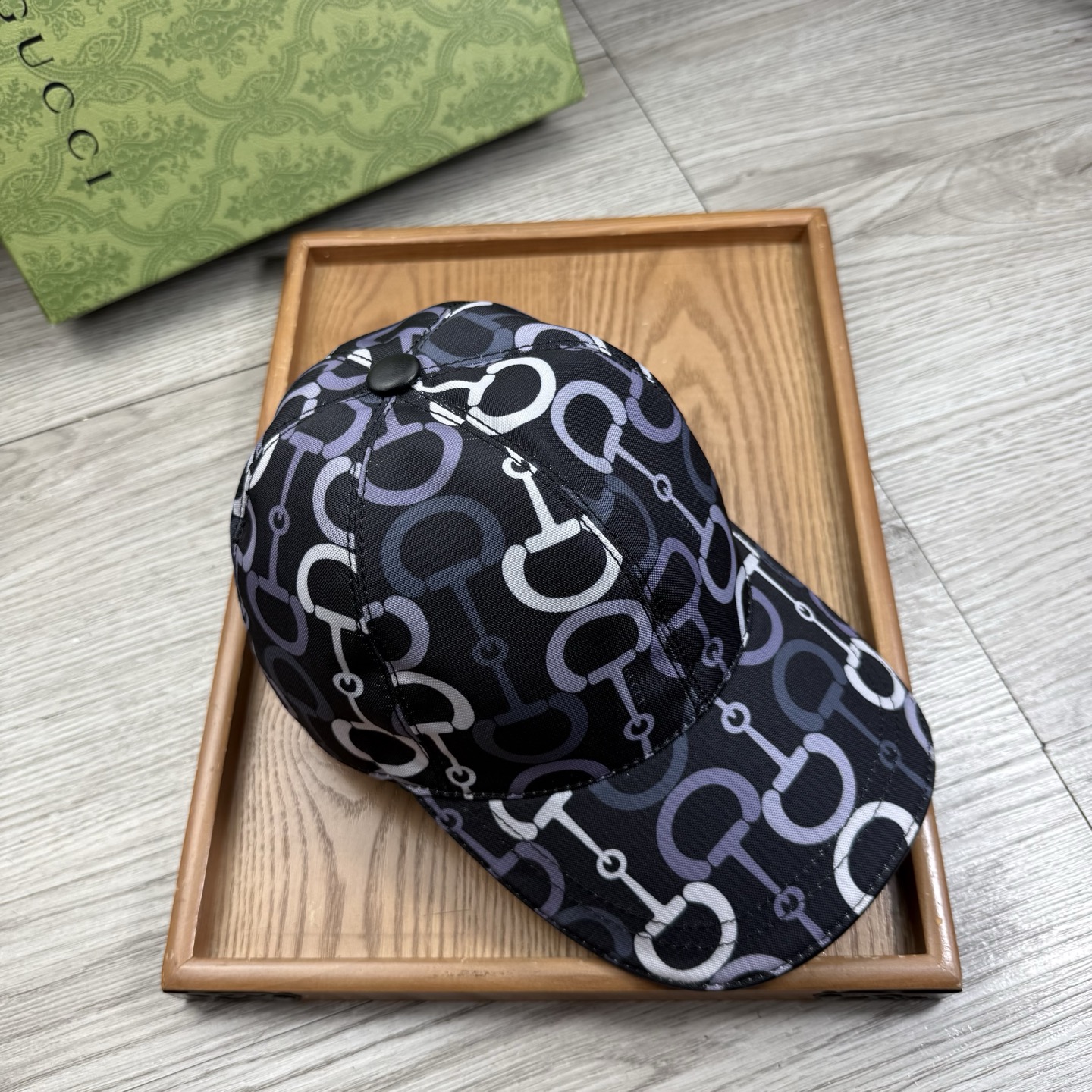 🌹。G家。【超A品质】最新款！时尚潮流，高端做工！每一个帽子都是用心之作！牛津材质！头层牛皮！配盒子、防