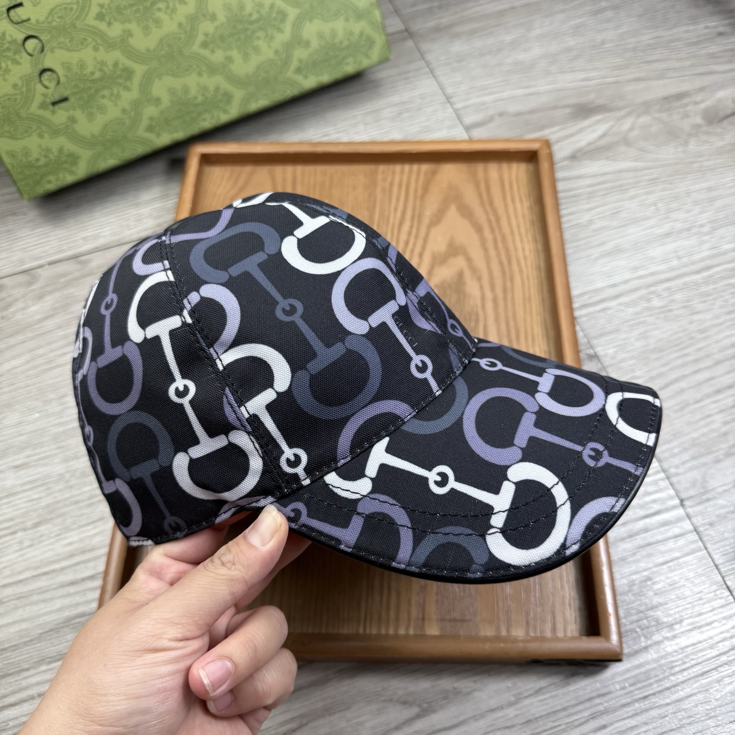 🌹。G家。【超A品质】最新款！时尚潮流，高端做工！每一个帽子都是用心之作！牛津材质！头层牛皮！配盒子、防