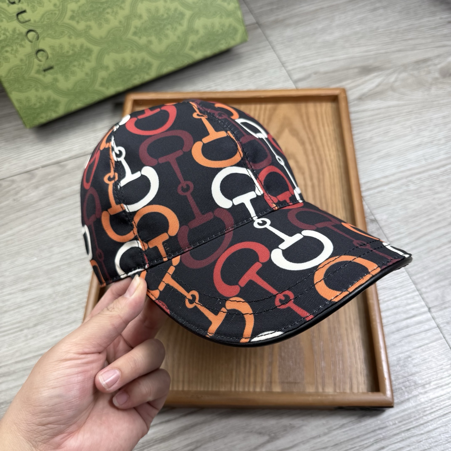 🌹。G家。【超A品质】最新款！时尚潮流，高端做工！每一个帽子都是用心之作！牛津材质！头层牛皮！配盒子、防