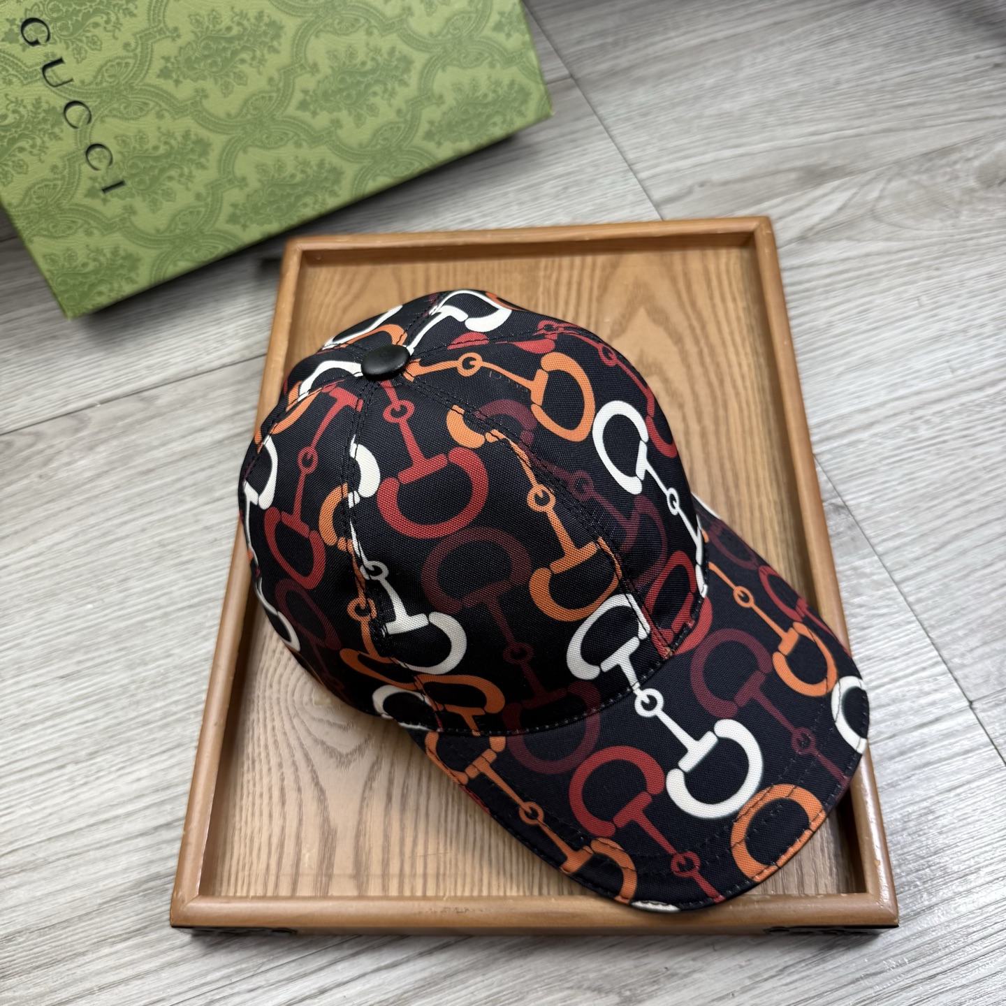 🌹。G家。【超A品质】最新款！时尚潮流，高端做工！每一个帽子都是用心之作！牛津材质！头层牛皮！配盒子、防