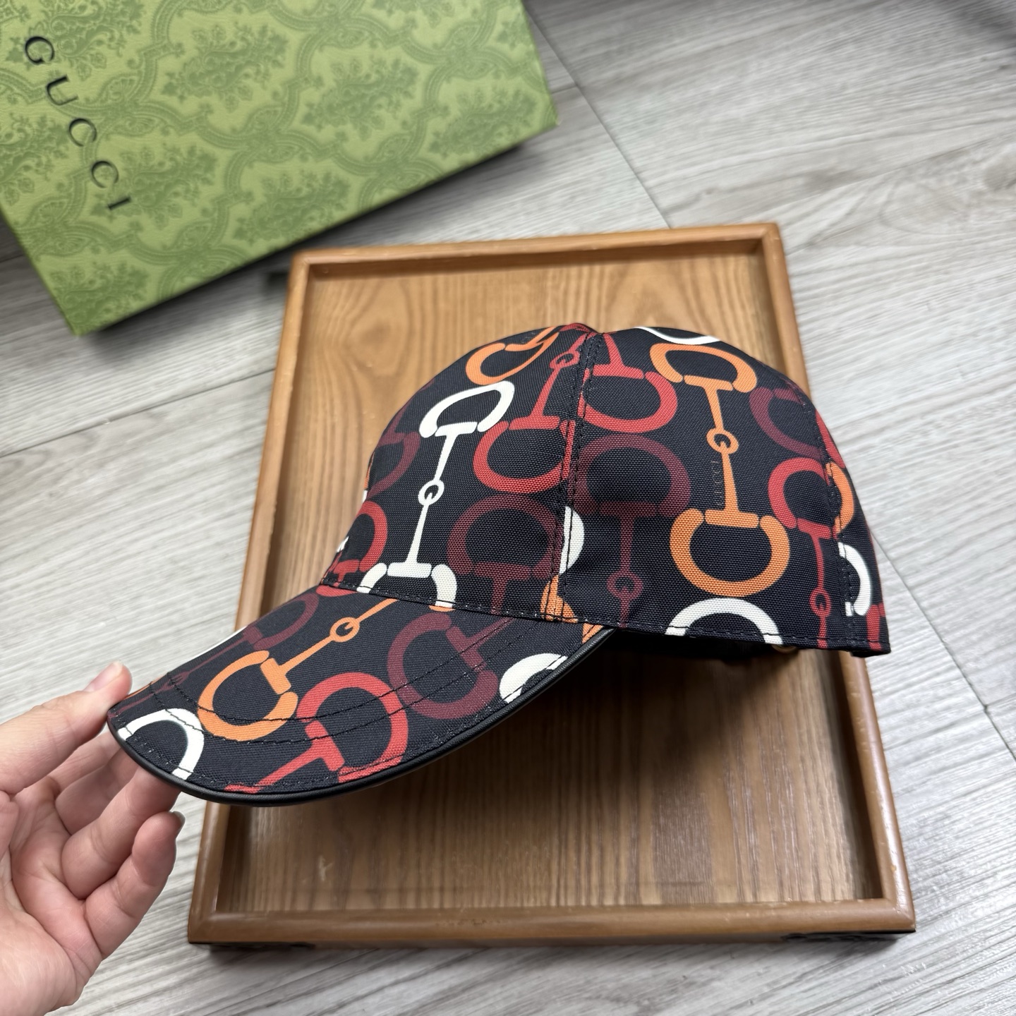 🌹。G家。【超A品质】最新款！时尚潮流，高端做工！每一个帽子都是用心之作！牛津材质！头层牛皮！配盒子、防