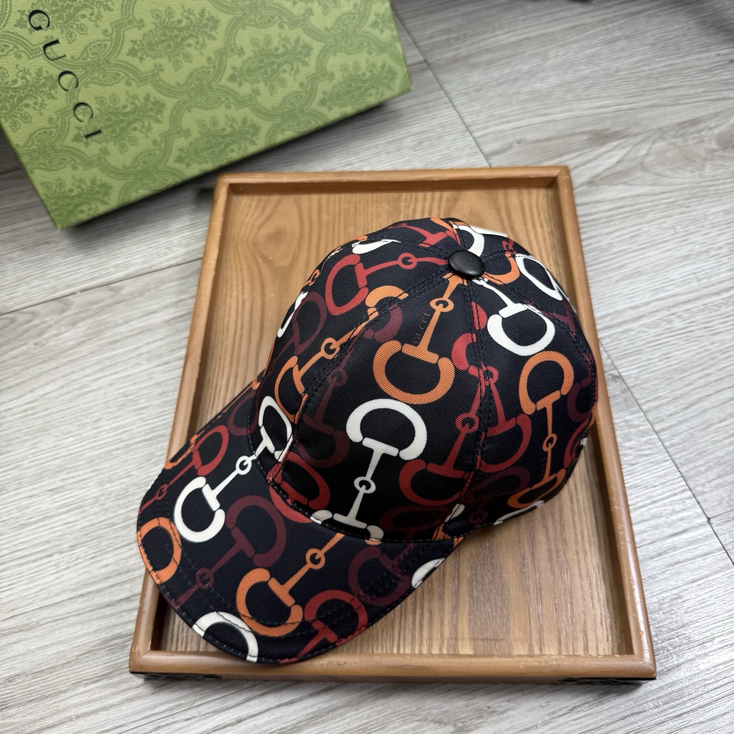 🌹。G家。【超A品质】最新款！时尚潮流，高端做工！每一个帽子都是用心之作！牛津材质！头层牛皮！配盒子、防