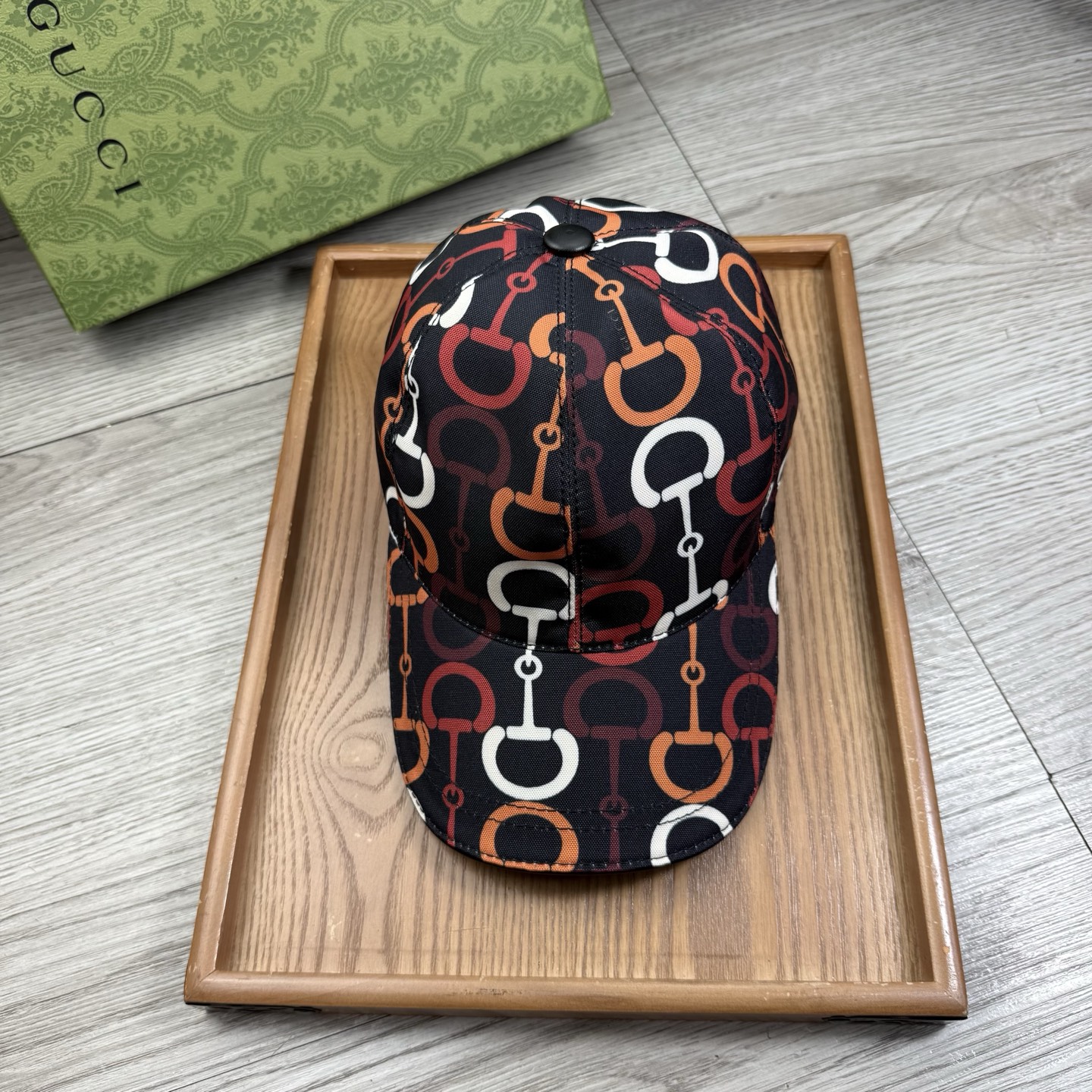 🌹。G家。【超A品质】最新款！时尚潮流，高端做工！每一个帽子都是用心之作！牛津材质！头层牛皮！配盒子、防