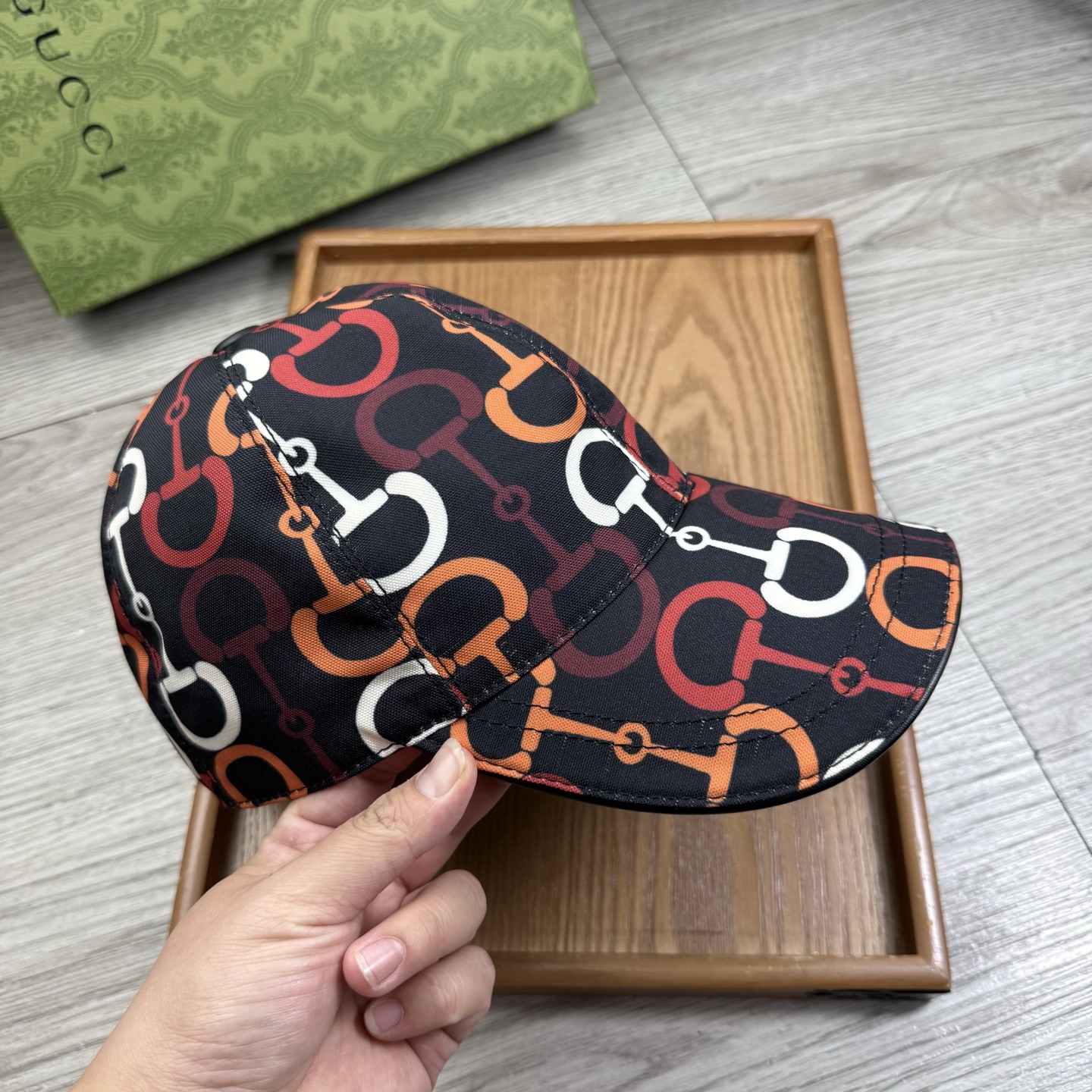 🌹。G家。【超A品质】最新款！时尚潮流，高端做工！每一个帽子都是用心之作！牛津材质！头层牛皮！配盒子、防