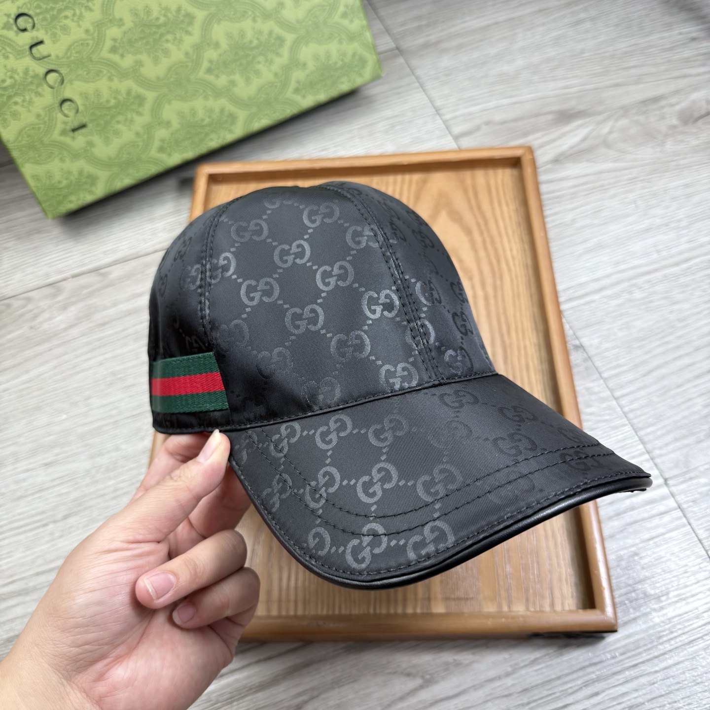 🌹。G家。【超A品质】最新款！时尚潮流，高端做工！每一个帽子都是用心之作！牛津材质！头层牛皮！配盒子、防