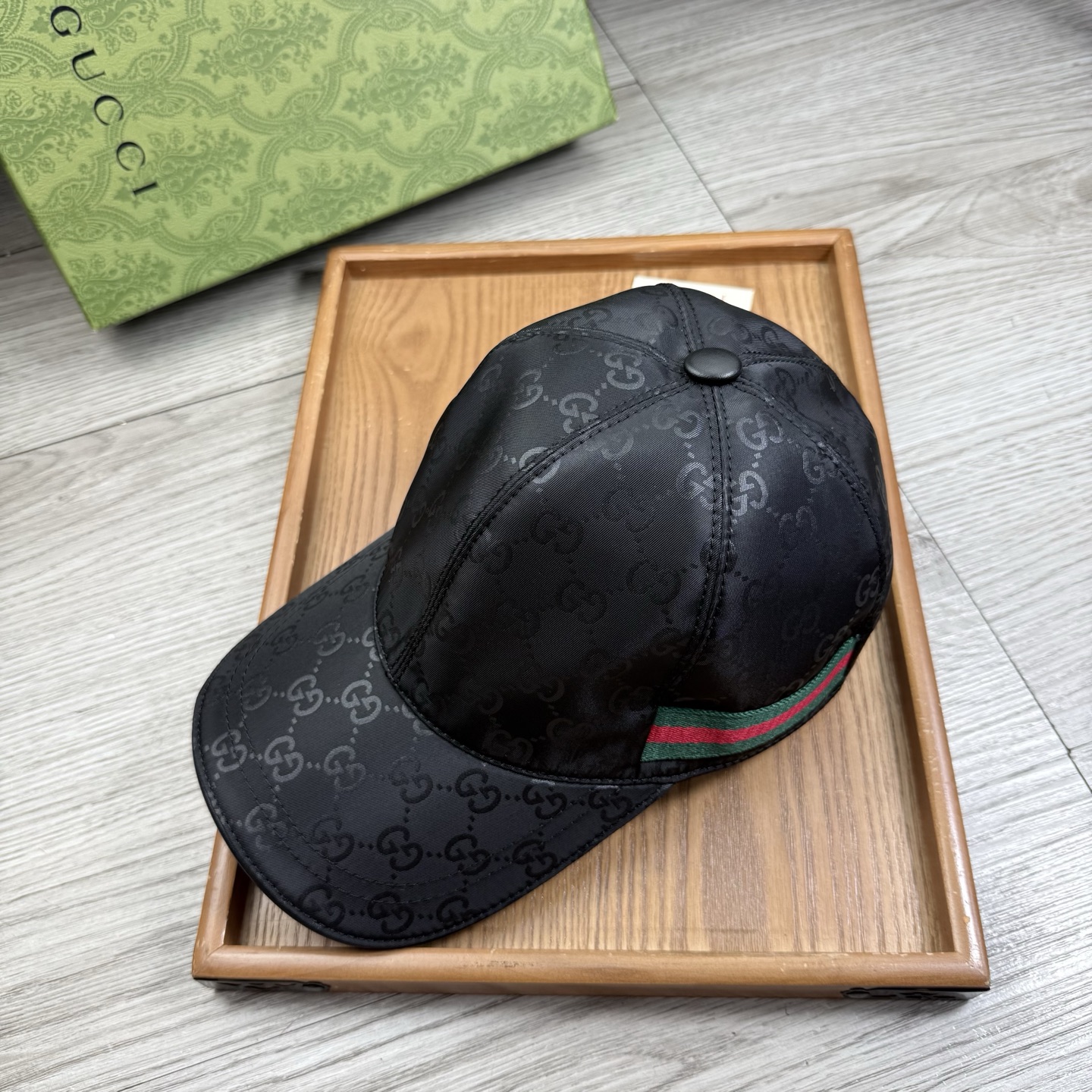 🌹。G家。【超A品质】最新款！时尚潮流，高端做工！每一个帽子都是用心之作！牛津材质！头层牛皮！配盒子、防