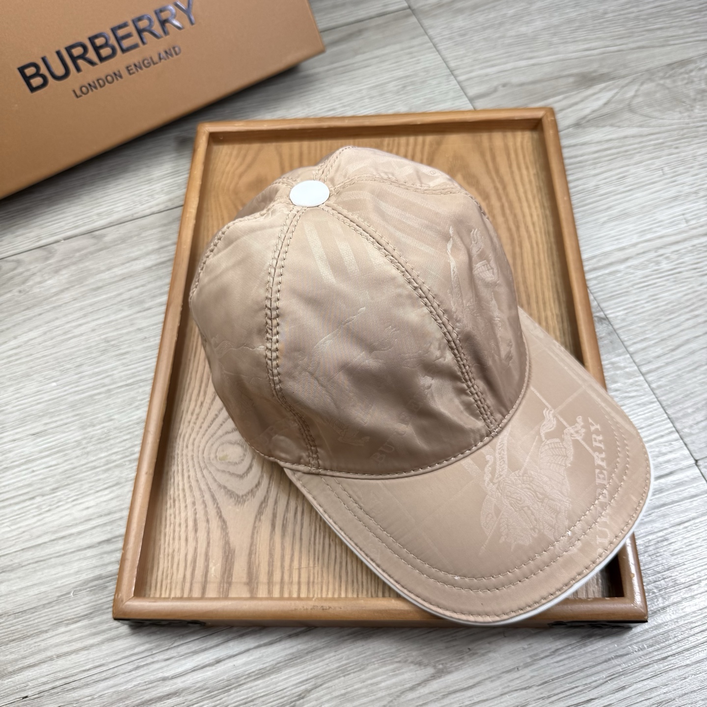 🌹。B家。【超A品质】最新款！时尚潮流，高端做工！每一个帽子都是用心之作！牛津材质！头层牛皮！配盒子、防