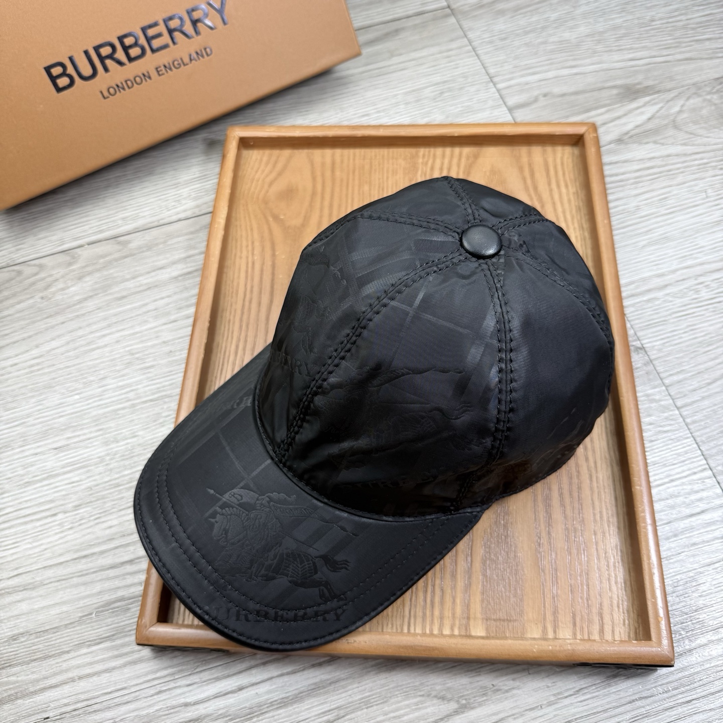 🌹。B家。【超A品质】最新款！时尚潮流，高端做工！每一个帽子都是用心之作！牛津材质！头层牛皮！配盒子、防