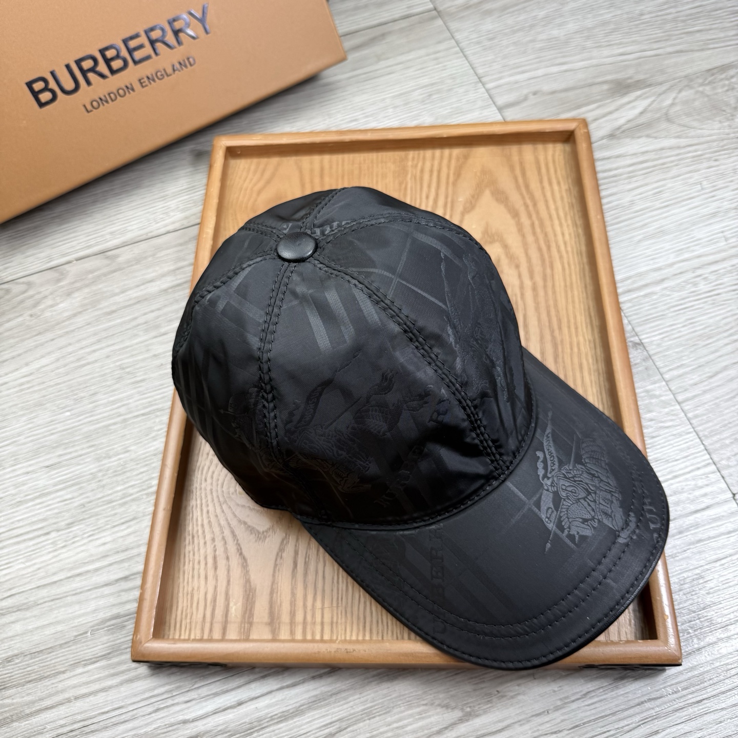 🌹。B家。【超A品质】最新款！时尚潮流，高端做工！每一个帽子都是用心之作！牛津材质！头层牛皮！配盒子、防