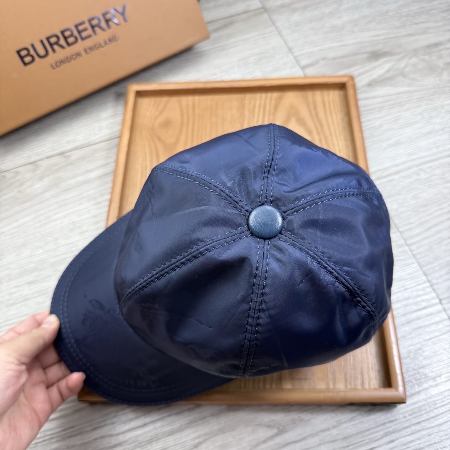 🌹。B家。【超A品质】最新款！时尚潮流，高端做工！每一个帽子都是用心之作！牛津材质！头层牛皮！配盒子、防