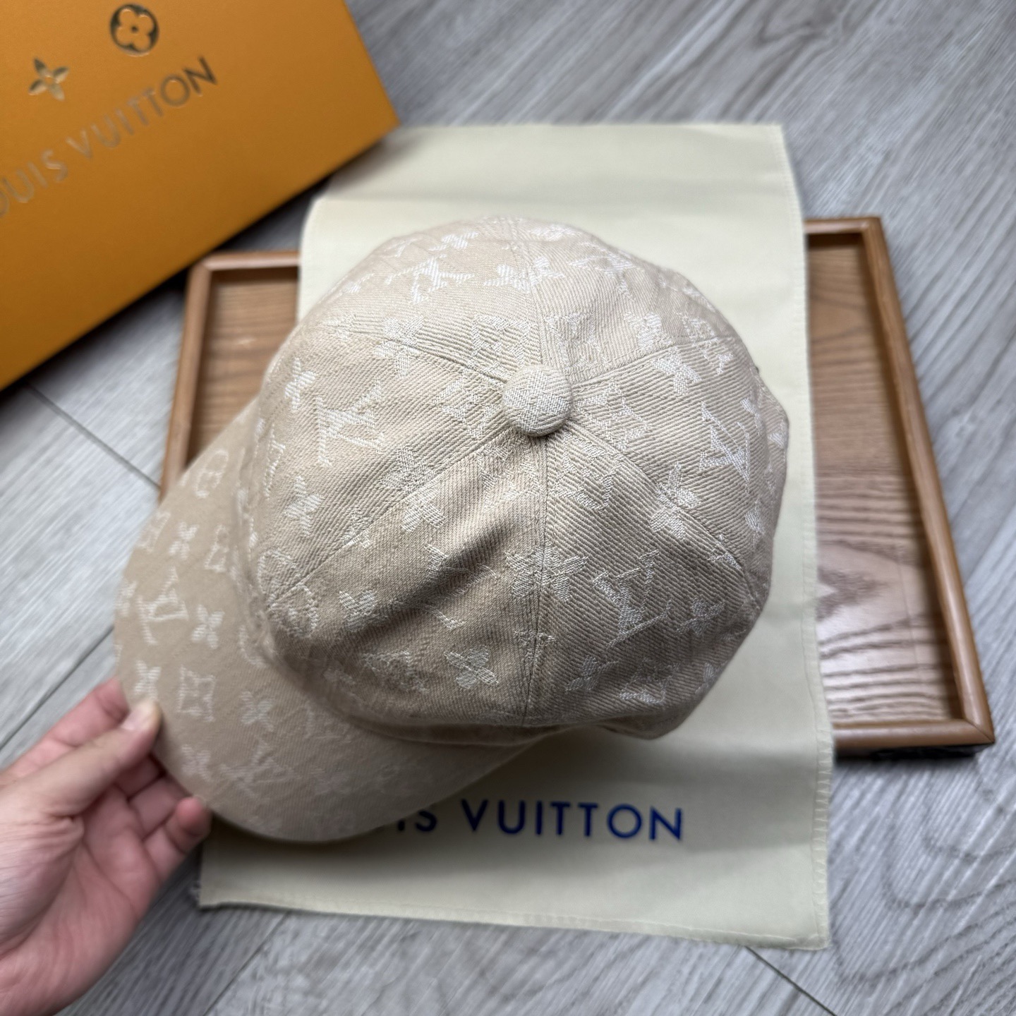🌹。L家。【1:1开模定制棒球帽】原版内里原版标！带原版编码！专柜最新款！原厂布料！细节堪称完美，原厂品