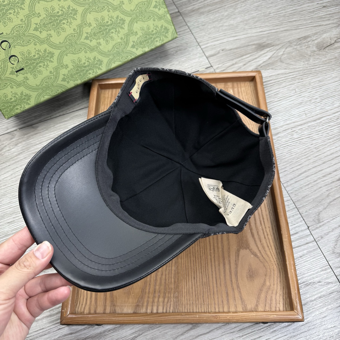 🌹。G家。【原版品质】最新款！时尚潮流，高端做工！每一个帽子都是用心之作！牛津材质！头层牛皮！配盒子、防