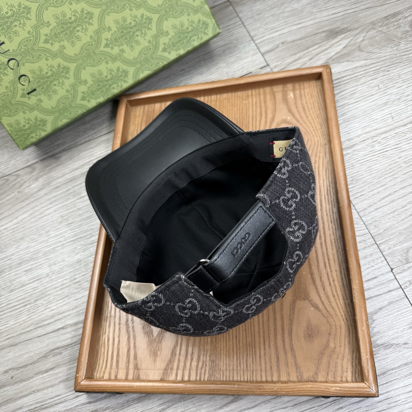 🌹。G家。【原版品质】最新款！时尚潮流，高端做工！每一个帽子都是用心之作！牛津材质！头层牛皮！配盒子、防