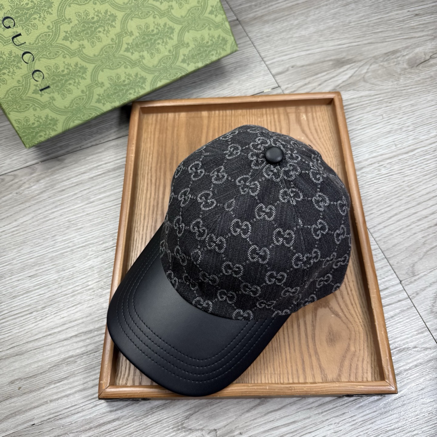 🌹。G家。【原版品质】最新款！时尚潮流，高端做工！每一个帽子都是用心之作！牛津材质！头层牛皮！配盒子、防