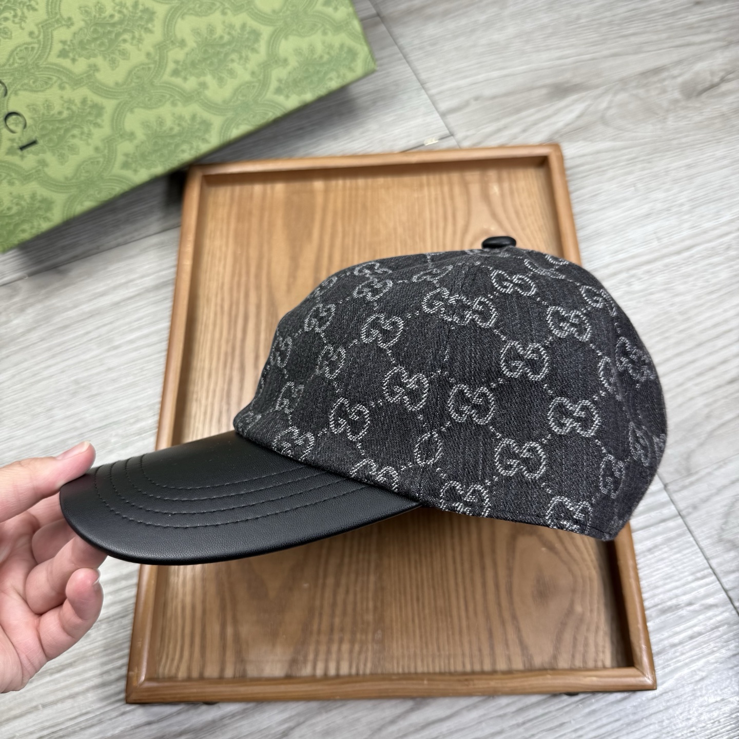 🌹。G家。【原版品质】最新款！时尚潮流，高端做工！每一个帽子都是用心之作！牛津材质！头层牛皮！配盒子、防