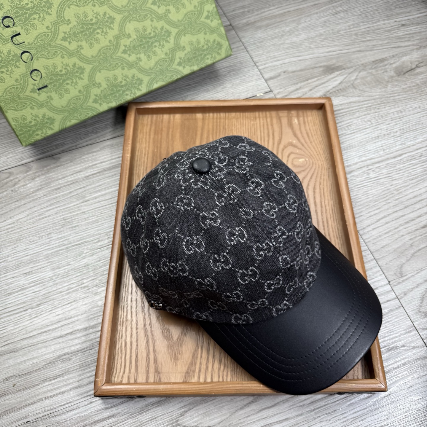 🌹。G家。【原版品质】最新款！时尚潮流，高端做工！每一个帽子都是用心之作！牛津材质！头层牛皮！配盒子、防