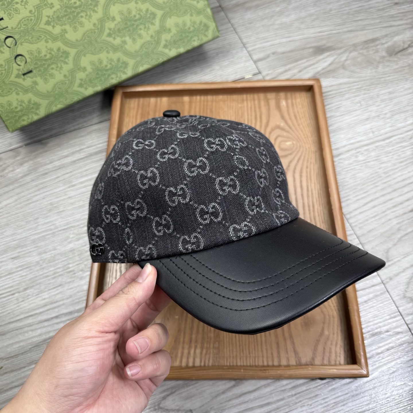 🌹。G家。【原版品质】最新款！时尚潮流，高端做工！每一个帽子都是用心之作！牛津材质！头层牛皮！配盒子、防