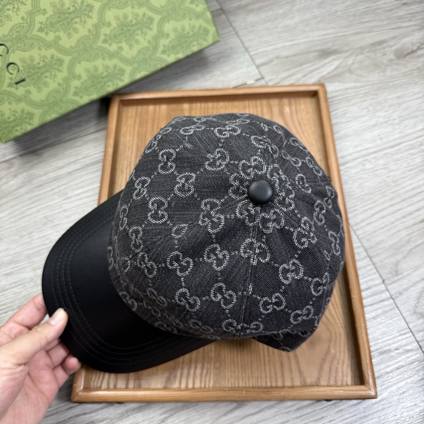 🌹。G家。【原版品质】最新款！时尚潮流，高端做工！每一个帽子都是用心之作！牛津材质！头层牛皮！配盒子、防