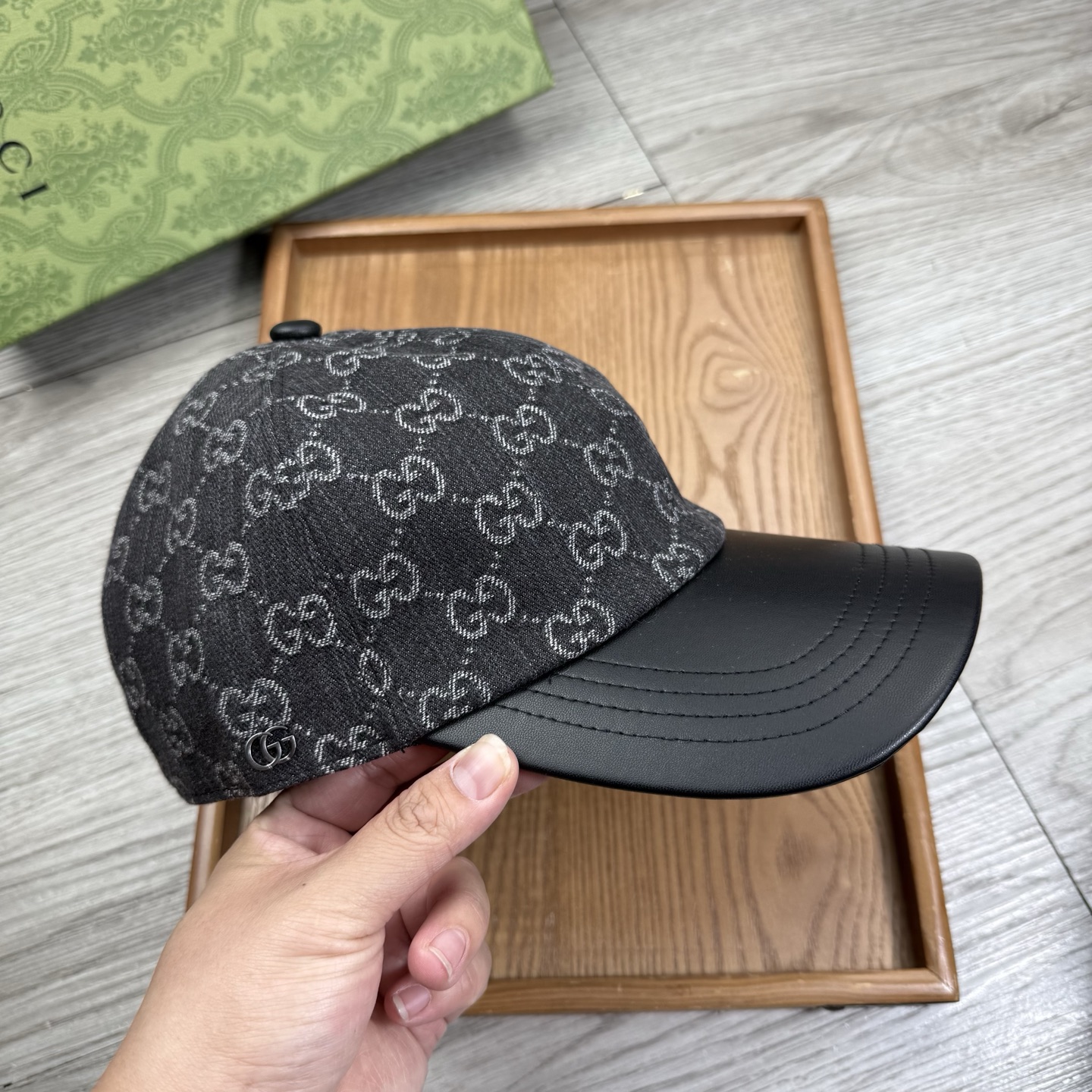 🌹。G家。【原版品质】最新款！时尚潮流，高端做工！每一个帽子都是用心之作！牛津材质！头层牛皮！配盒子、防