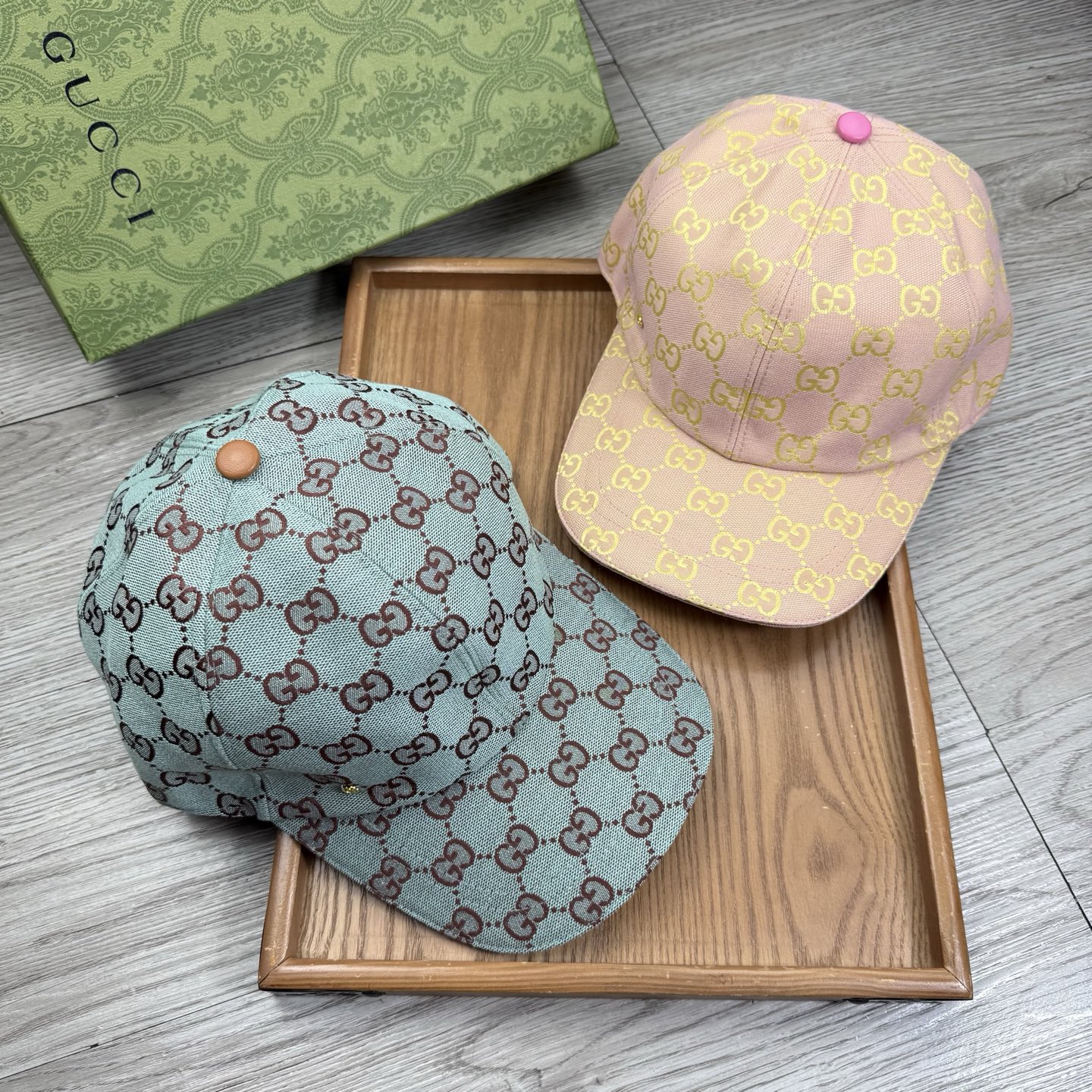 🌹。G家。【原版品质】最新款！时尚潮流，高端做工！每一个帽子都是用心之作！牛津材质！头层牛皮！配盒子、防