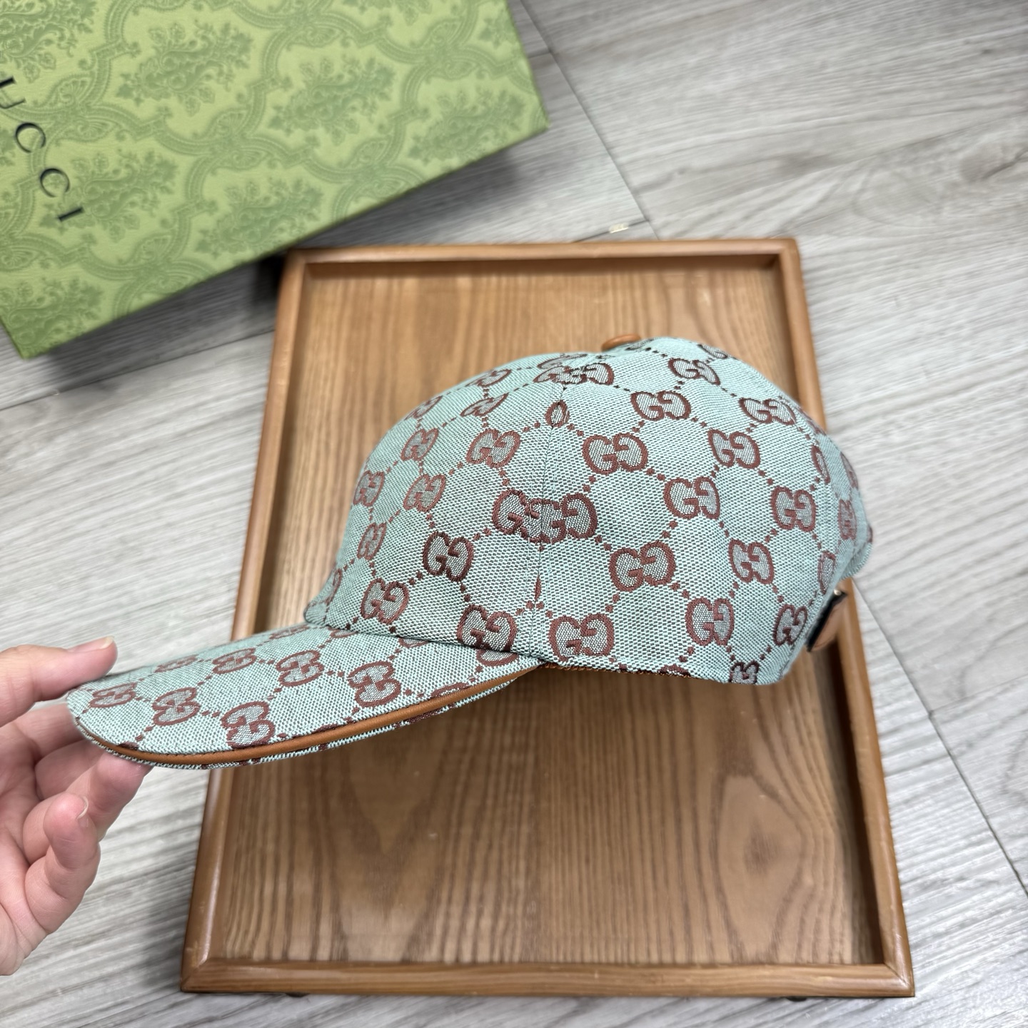 🌹。G家。【原版品质】最新款！时尚潮流，高端做工！每一个帽子都是用心之作！牛津材质！头层牛皮！配盒子、防