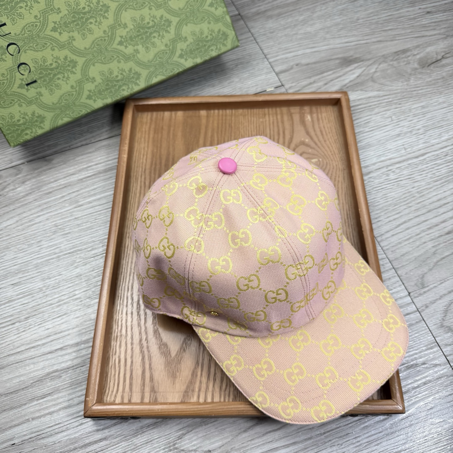 🌹。G家。【原版品质】最新款！时尚潮流，高端做工！每一个帽子都是用心之作！牛津材质！头层牛皮！配盒子、防
