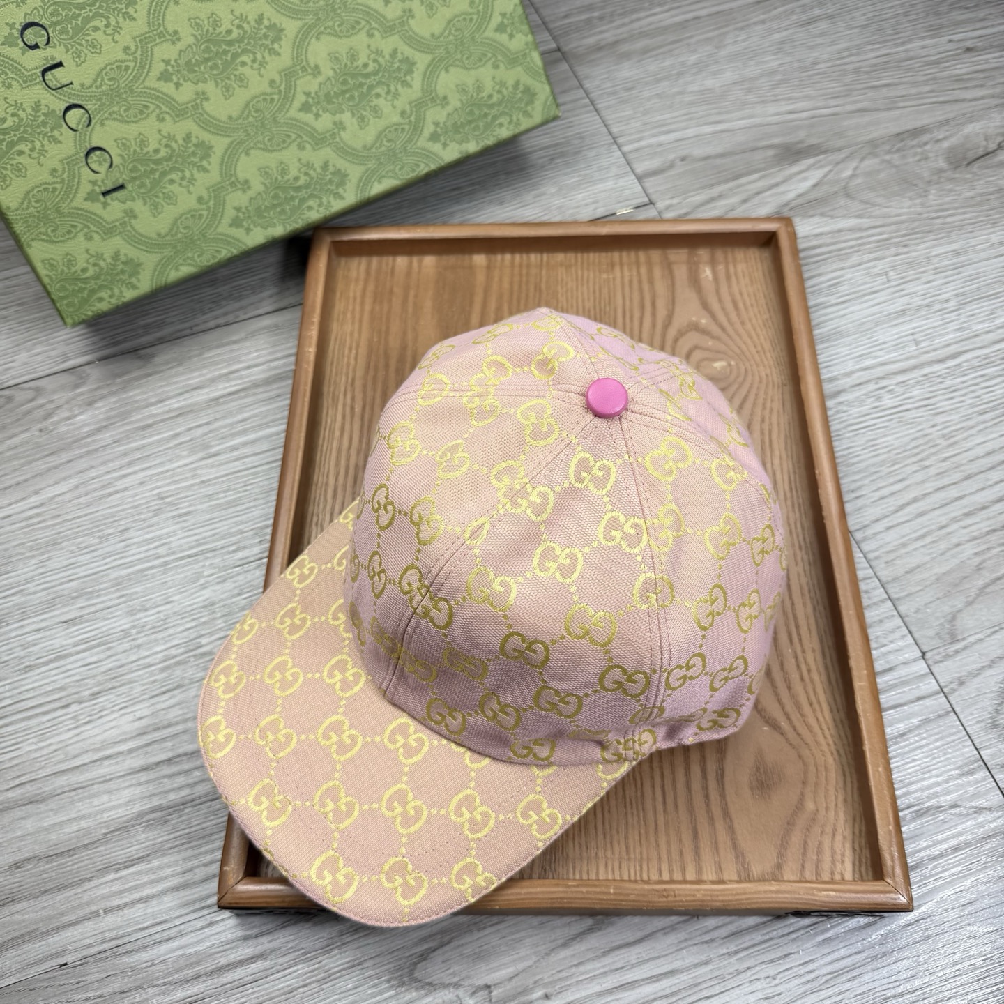 🌹。G家。【原版品质】最新款！时尚潮流，高端做工！每一个帽子都是用心之作！牛津材质！头层牛皮！配盒子、防