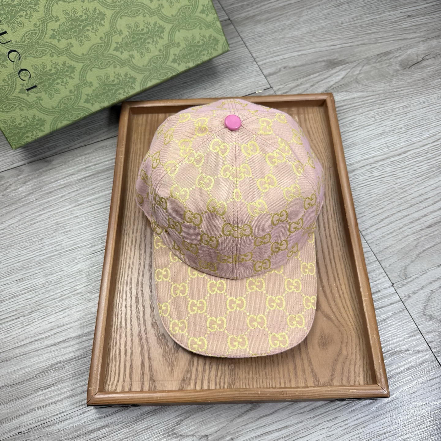 🌹。G家。【原版品质】最新款！时尚潮流，高端做工！每一个帽子都是用心之作！牛津材质！头层牛皮！配盒子、防