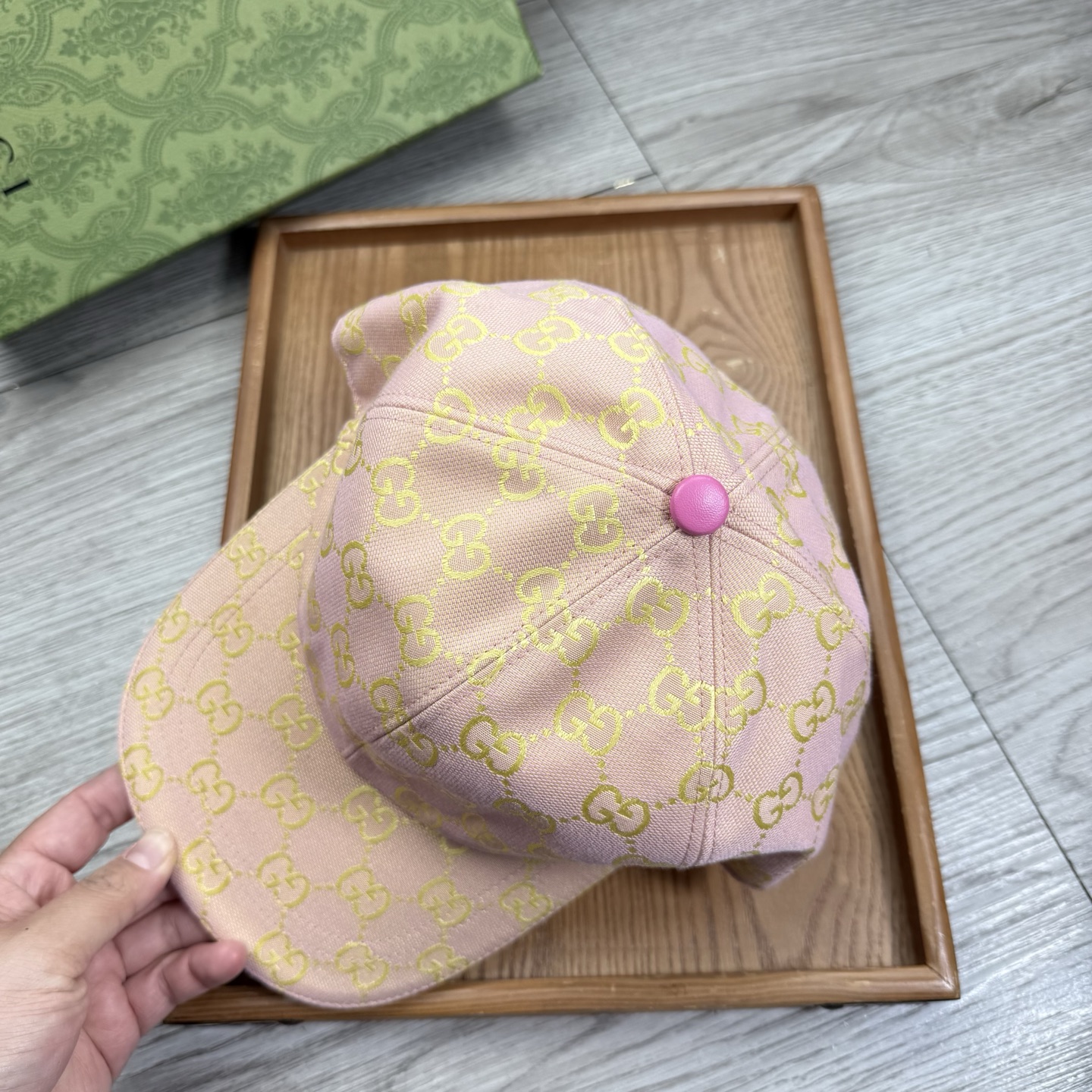 🌹。G家。【原版品质】最新款！时尚潮流，高端做工！每一个帽子都是用心之作！牛津材质！头层牛皮！配盒子、防