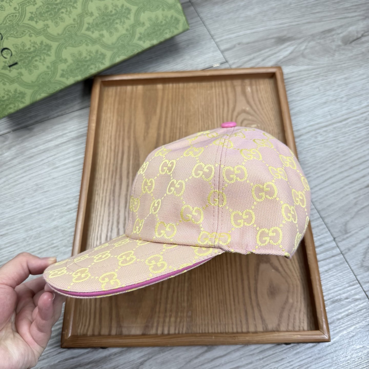 🌹。G家。【原版品质】最新款！时尚潮流，高端做工！每一个帽子都是用心之作！牛津材质！头层牛皮！配盒子、防