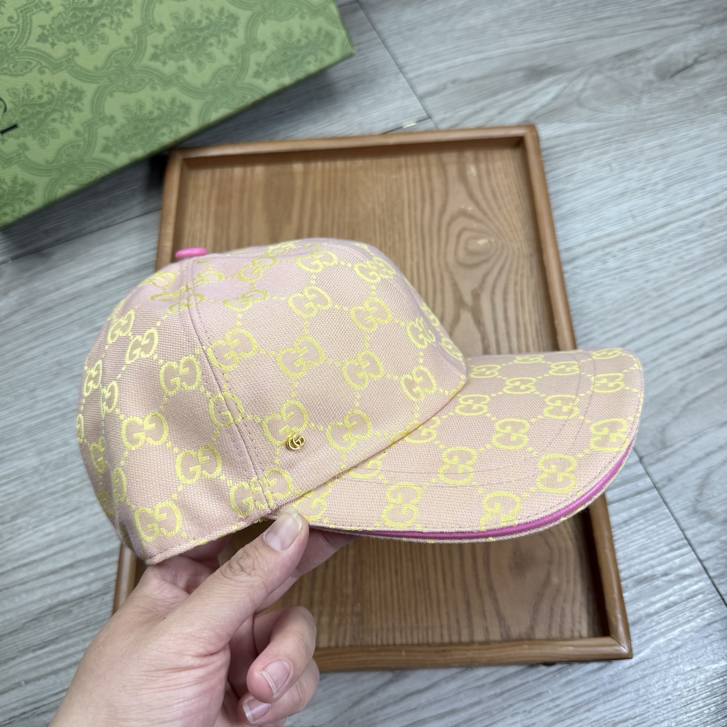 🌹。G家。【原版品质】最新款！时尚潮流，高端做工！每一个帽子都是用心之作！牛津材质！头层牛皮！配盒子、防