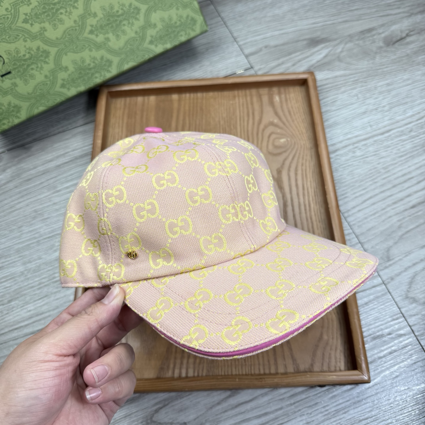 🌹。G家。【原版品质】最新款！时尚潮流，高端做工！每一个帽子都是用心之作！牛津材质！头层牛皮！配盒子、防