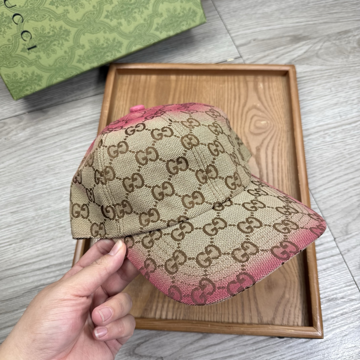 🌹。G家。【原版品质】最新款！时尚潮流，高端做工！每一个帽子都是用心之作！牛津材质！头层牛皮！配盒子、防