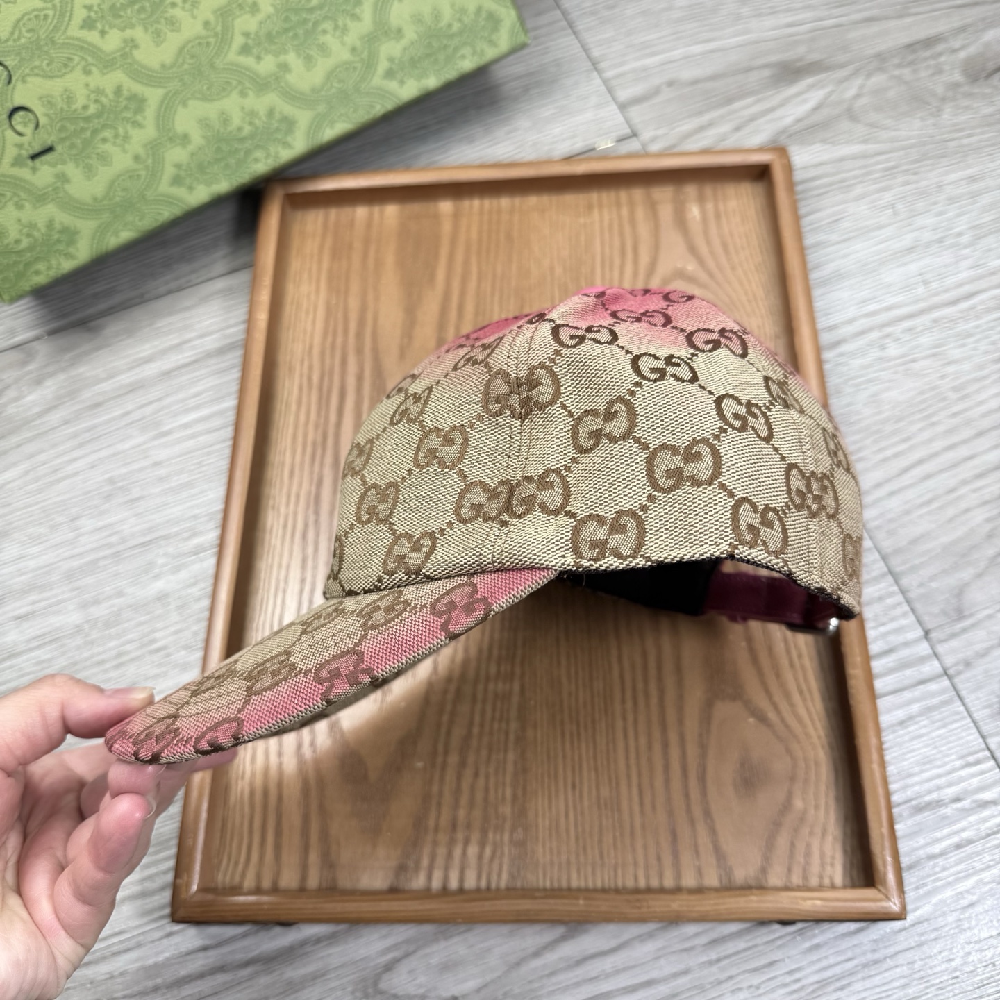 🌹。G家。【原版品质】最新款！时尚潮流，高端做工！每一个帽子都是用心之作！牛津材质！头层牛皮！配盒子、防
