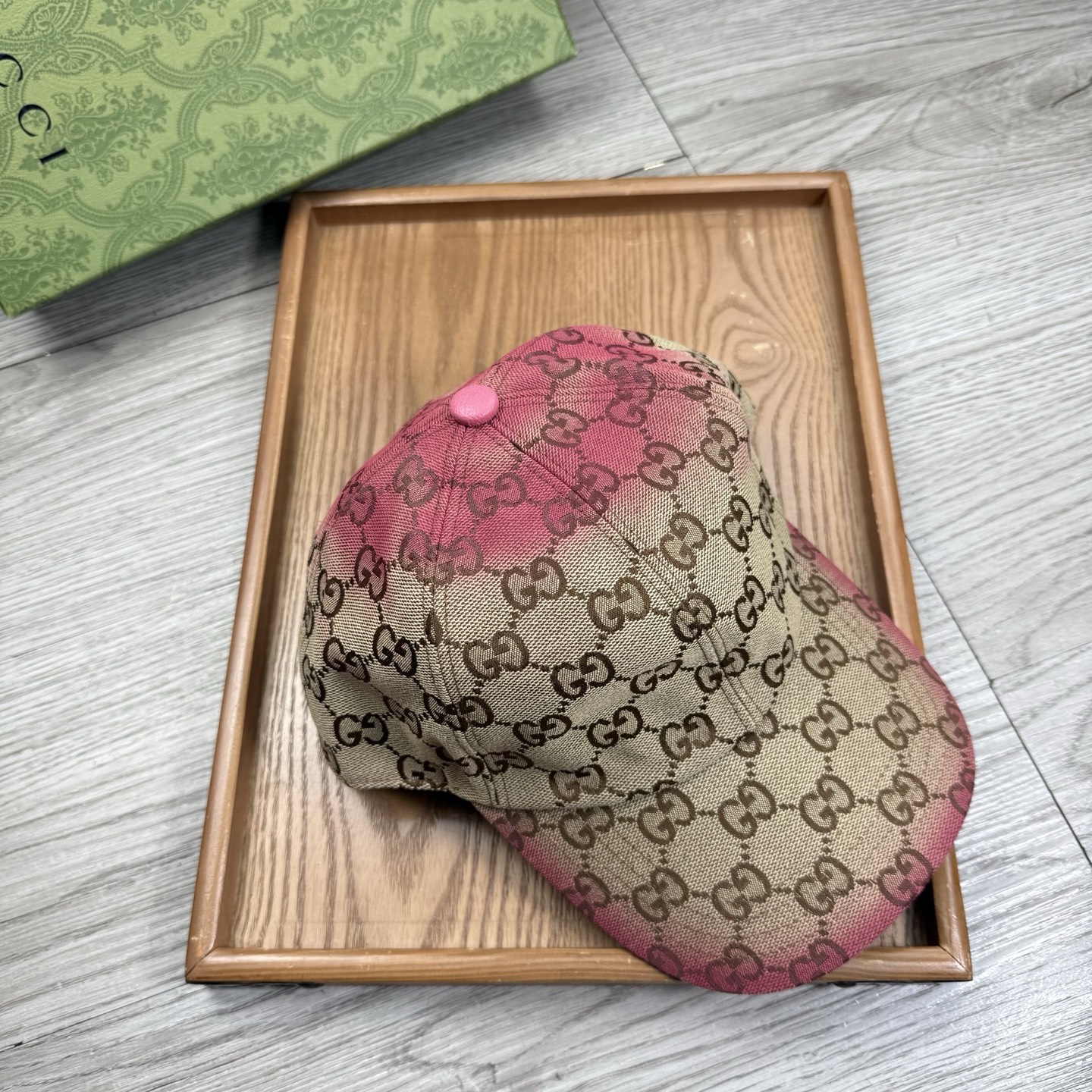 🌹。G家。【原版品质】最新款！时尚潮流，高端做工！每一个帽子都是用心之作！牛津材质！头层牛皮！配盒子、防