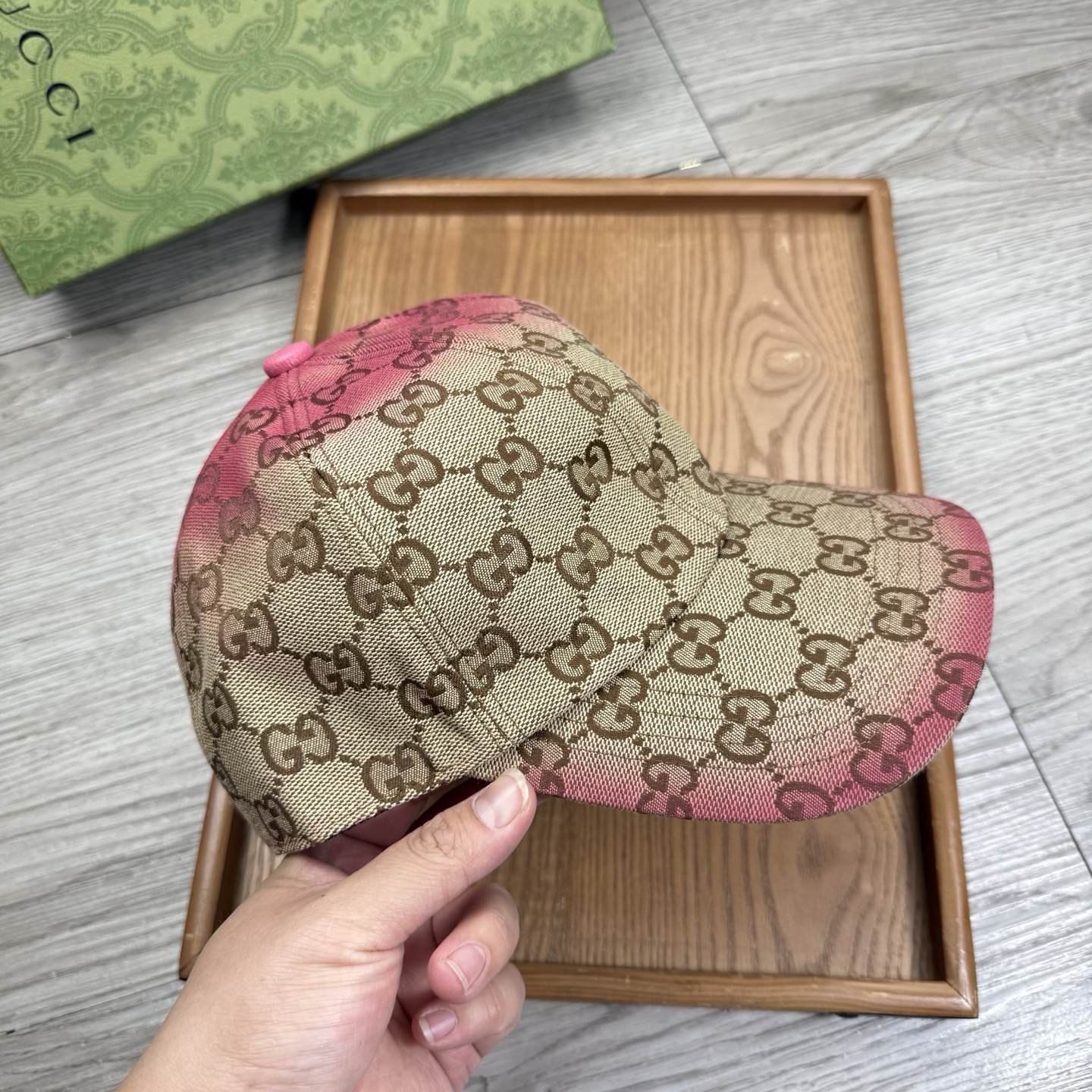 🌹。G家。【原版品质】最新款！时尚潮流，高端做工！每一个帽子都是用心之作！牛津材质！头层牛皮！配盒子、防