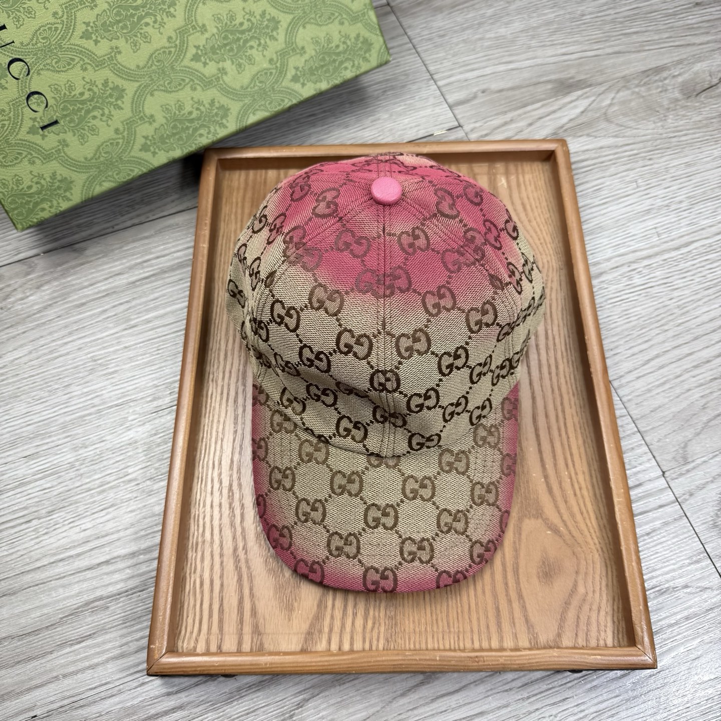 🌹。G家。【原版品质】最新款！时尚潮流，高端做工！每一个帽子都是用心之作！牛津材质！头层牛皮！配盒子、防