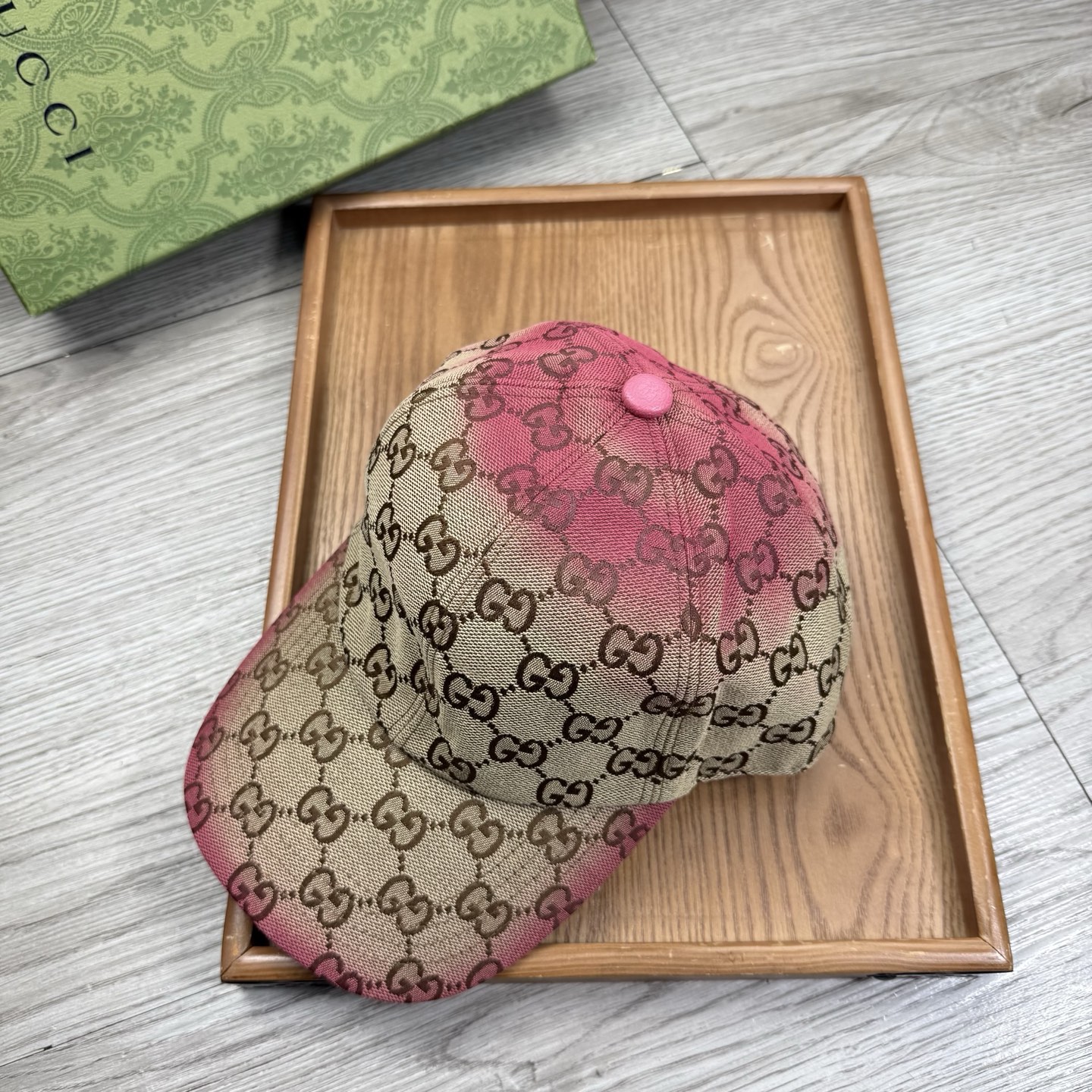 🌹。G家。【原版品质】最新款！时尚潮流，高端做工！每一个帽子都是用心之作！牛津材质！头层牛皮！配盒子、防