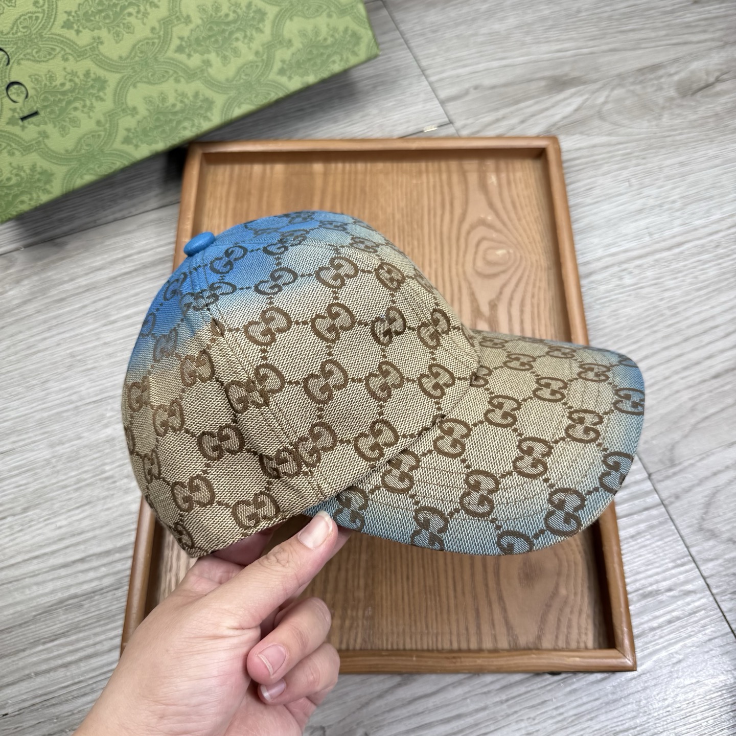 🌹。G家。【原版品质】最新款！时尚潮流，高端做工！每一个帽子都是用心之作！牛津材质！头层牛皮！配盒子、防