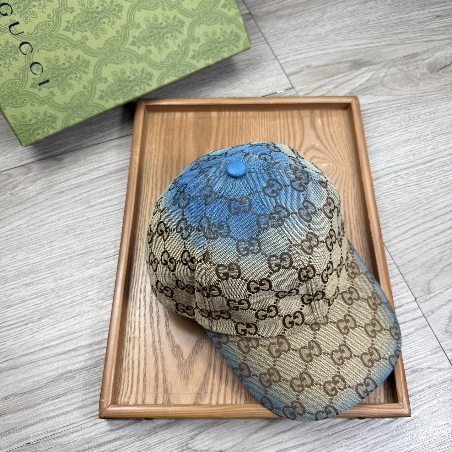 🌹。G家。【原版品质】最新款！时尚潮流，高端做工！每一个帽子都是用心之作！牛津材质！头层牛皮！配盒子、防
